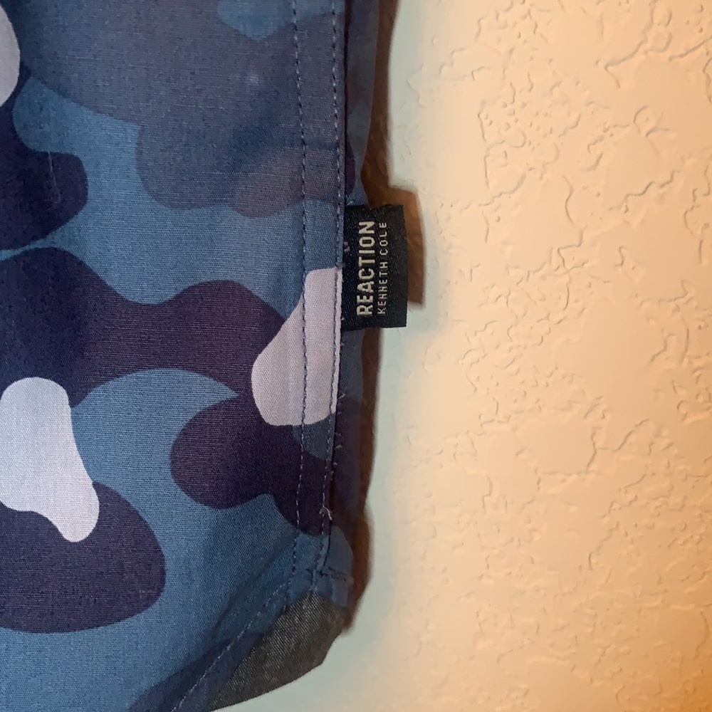 NWT Reaction Kenneth Cole Blue Camo Button Shirt - Picture 5 of 5